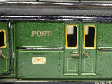 Märklin Postwagen, 4-achsig, grün, Schriftzug für Wagennummer mittig, alte Spur 0