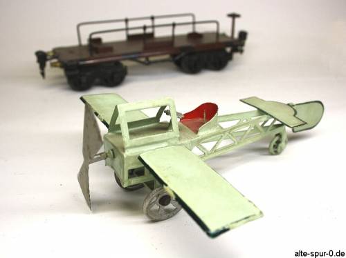 Märklin 18810, Plattformwagen: "Flugzeugtransportwagen", 4-achsig, braun, Ladung: Flugzeug