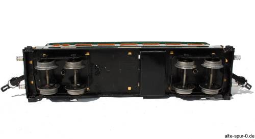 Märklin 18410 Personenwagen, 4-achsig, grün, alte Spur0, unten